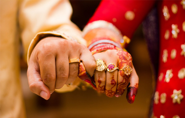 मंगल, राहु और केतु यदि सांतवें घर में हों तो शादी में देरी होती है।